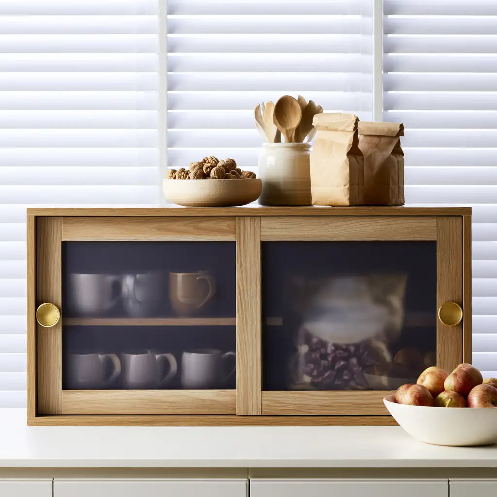Mobile contenitore con ante dal design essenziale, marrone, per la casa