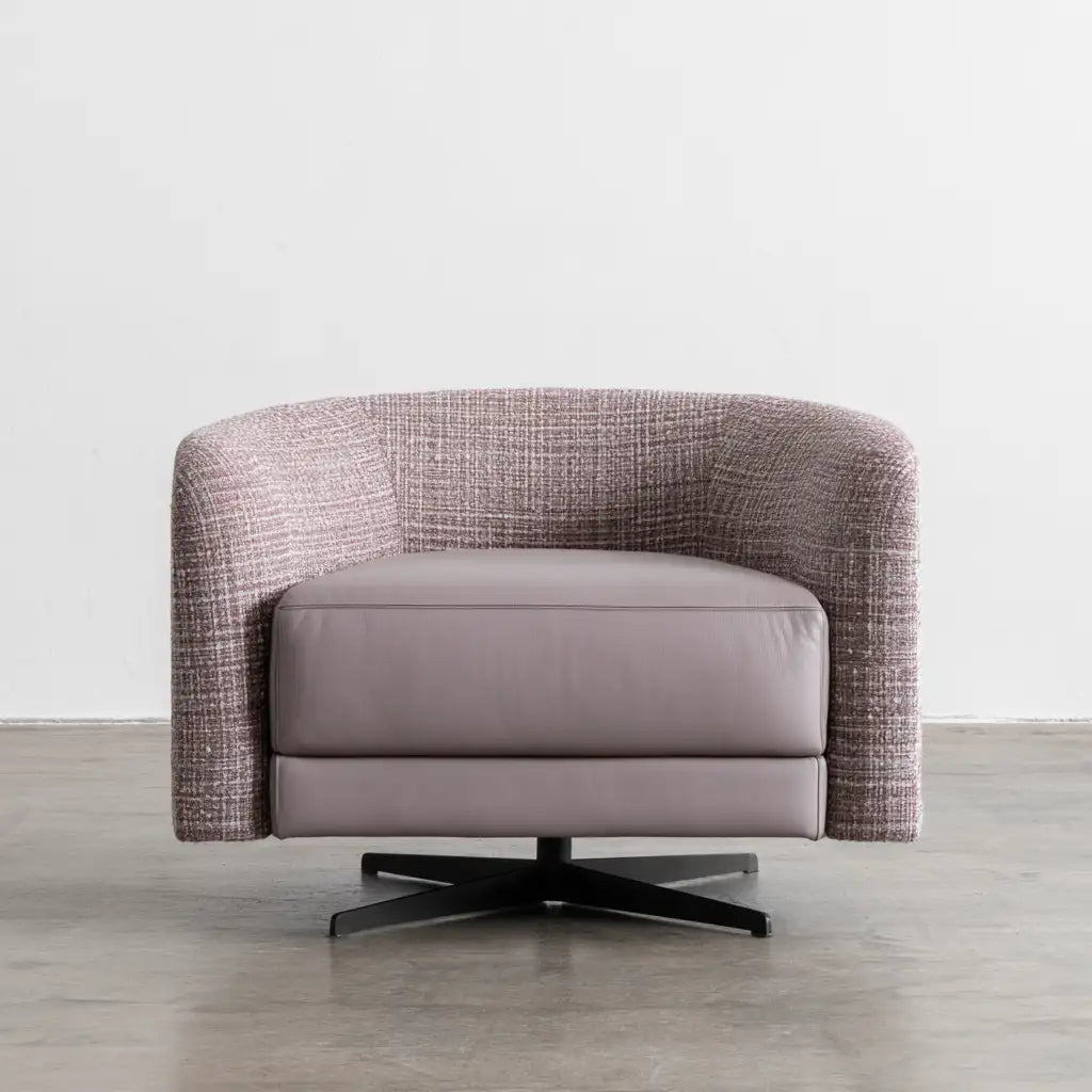 Poltrona girevole dal design essenziale, rosa, per la casa